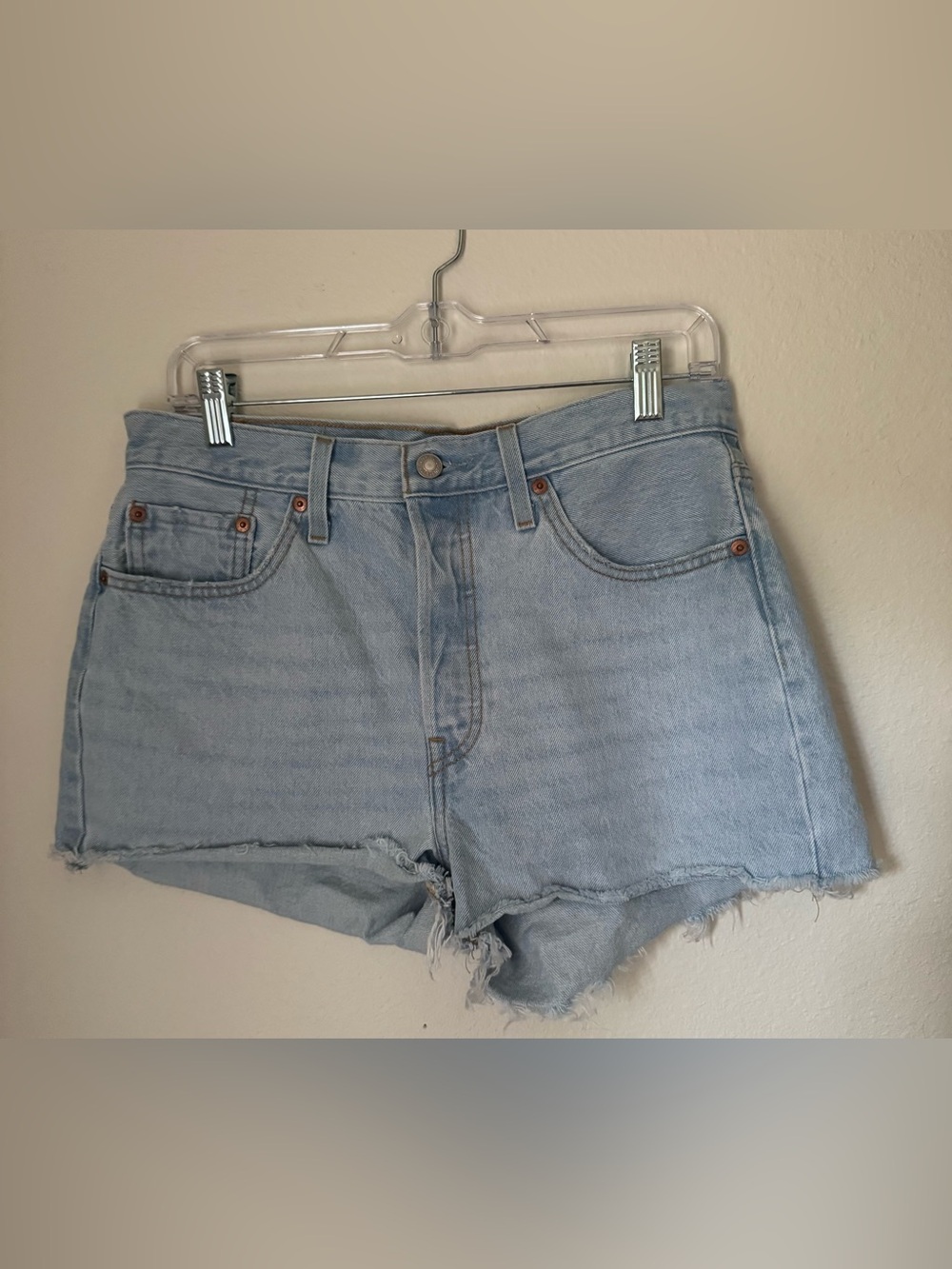 Levi’s Light Wash Denim Cutoff Shorts - Women's Casual Summer Shorts | Size 29